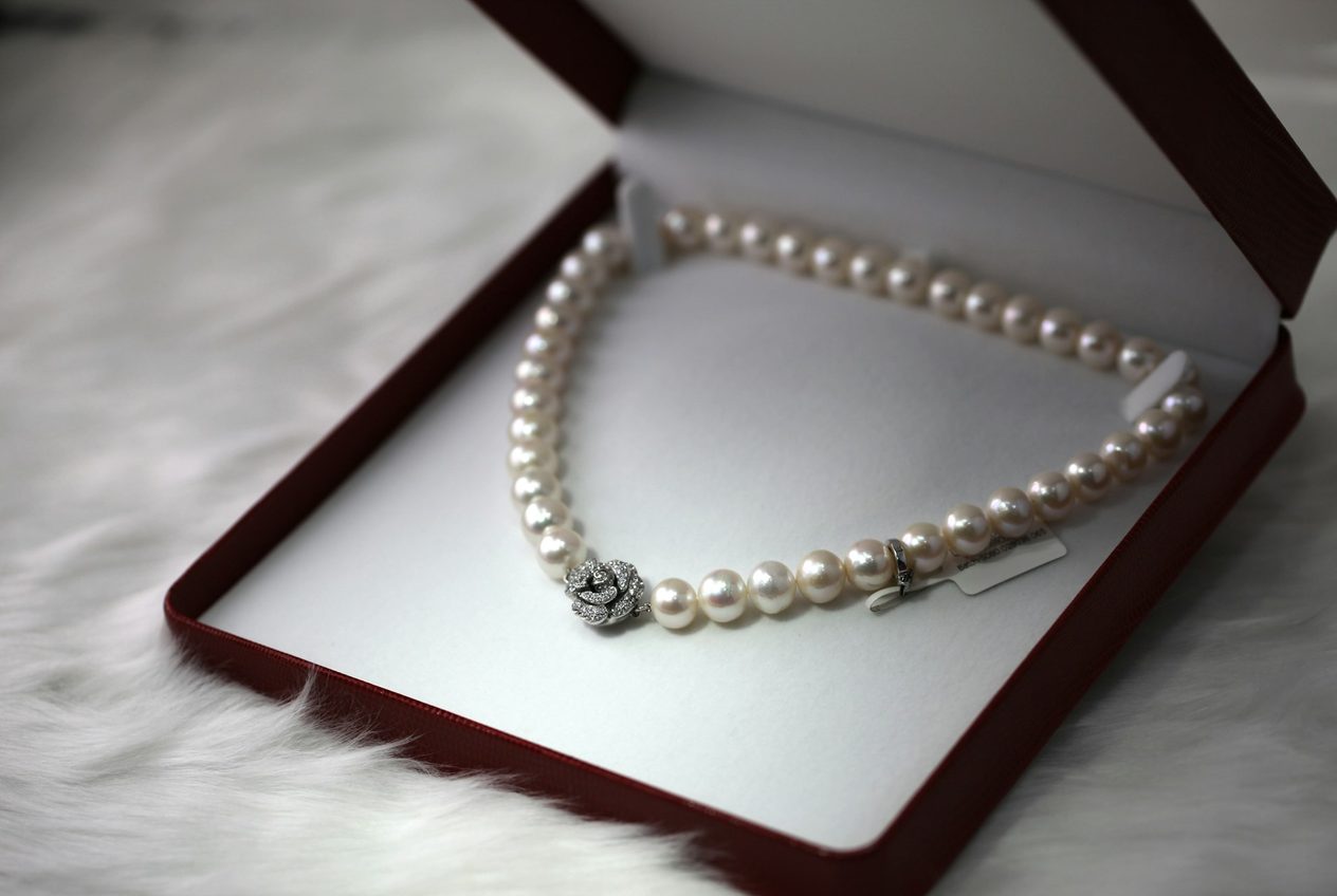 Jewelry display case
